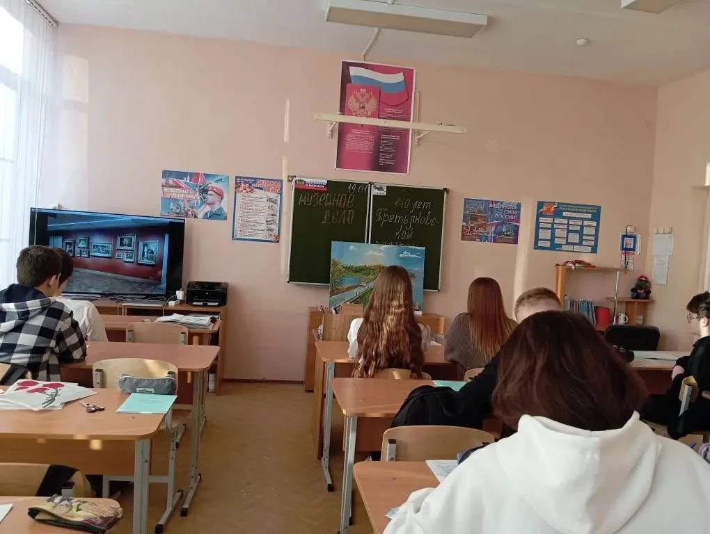 📅 19 января в МКОУ СШ №2 г. Дубовки прошла Всероссийская акция движения «Первых», приу...