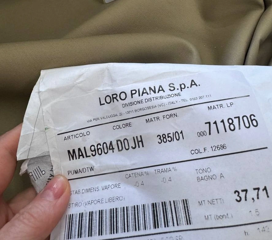 НОВИНКА Плотная хлопковая ткань(тренч) Loro Piana с благородной тактильностью и аккурат...