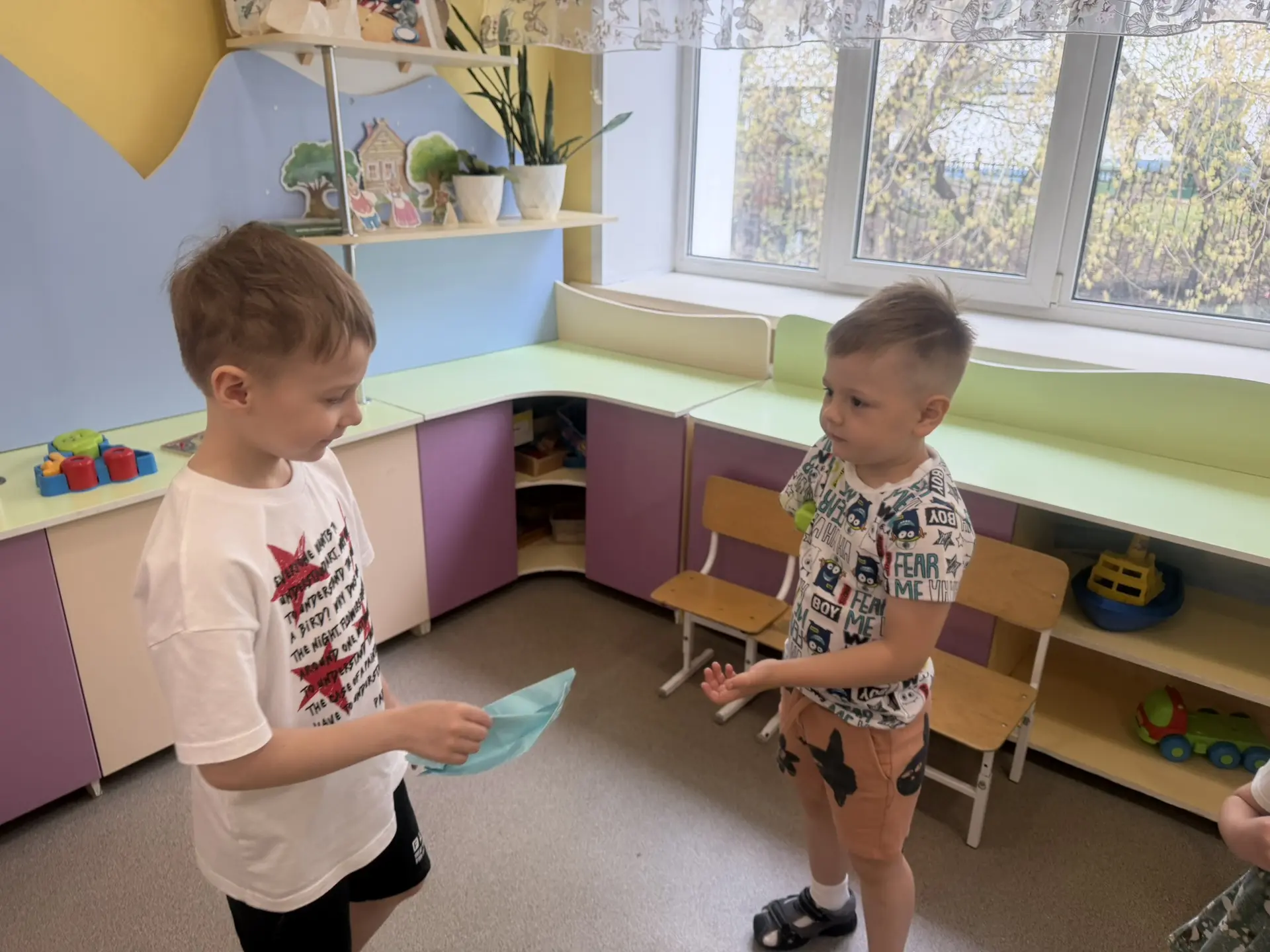 Конструирование корабликов для ребят младшей группы.