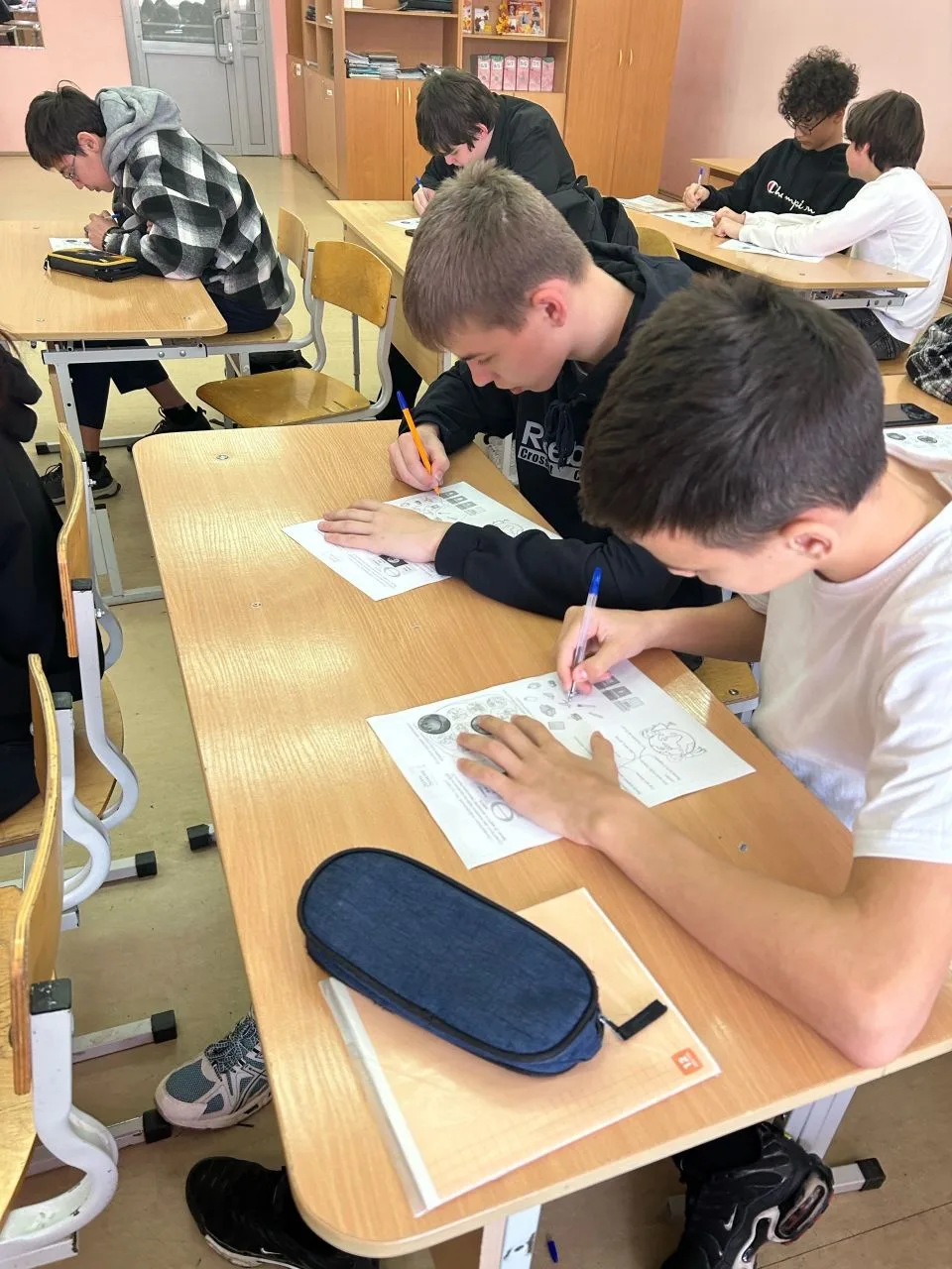 🌍 В нашей школе прошёл День Земли!  Сегодня наши ученики не стали настоящими исследователями и защит