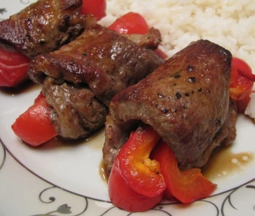 Мясные рулетики с болгарским перцем