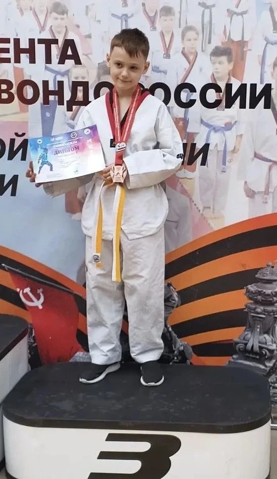 🎉Поздравляем ученика 4 «У» класса Скрипник Артема с бронзовой наградой на соревнованиях по тхэквондо