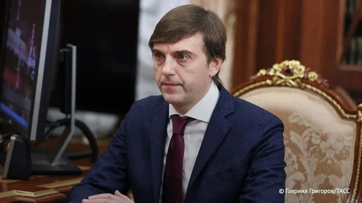 Во всех школах России с 2027 года появится единое школьное телевидение, заявил Кравцов.