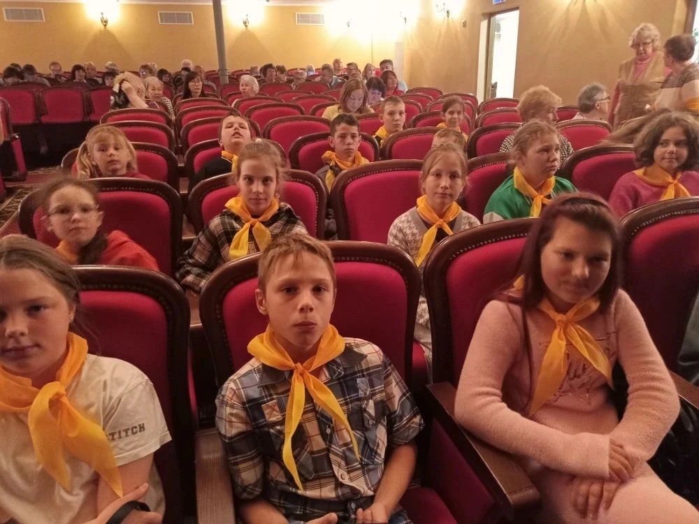 Незабываемый день в театре! 🎭

📆11 июня ребята из пришкольного лагеря «Лосиная Долина» отправились