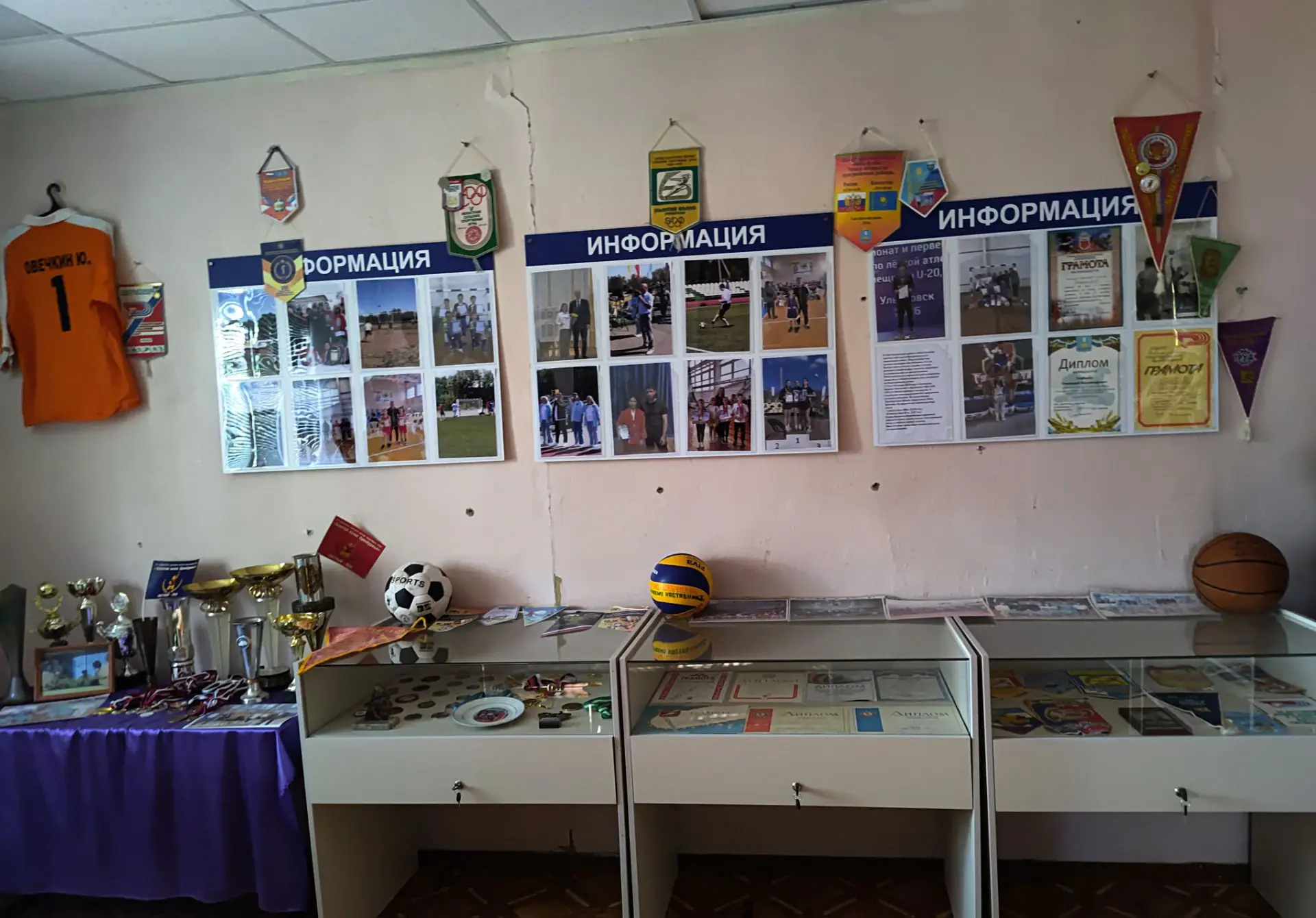 В Районном народном краеведческом музее проходит выставка "Спортсмены Светлинского райо...