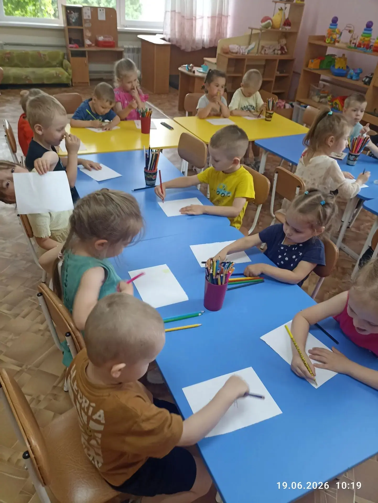 Несмотря на дождливый день, малыши группы "Рябинка"  создавали теплую и радостную атмос...