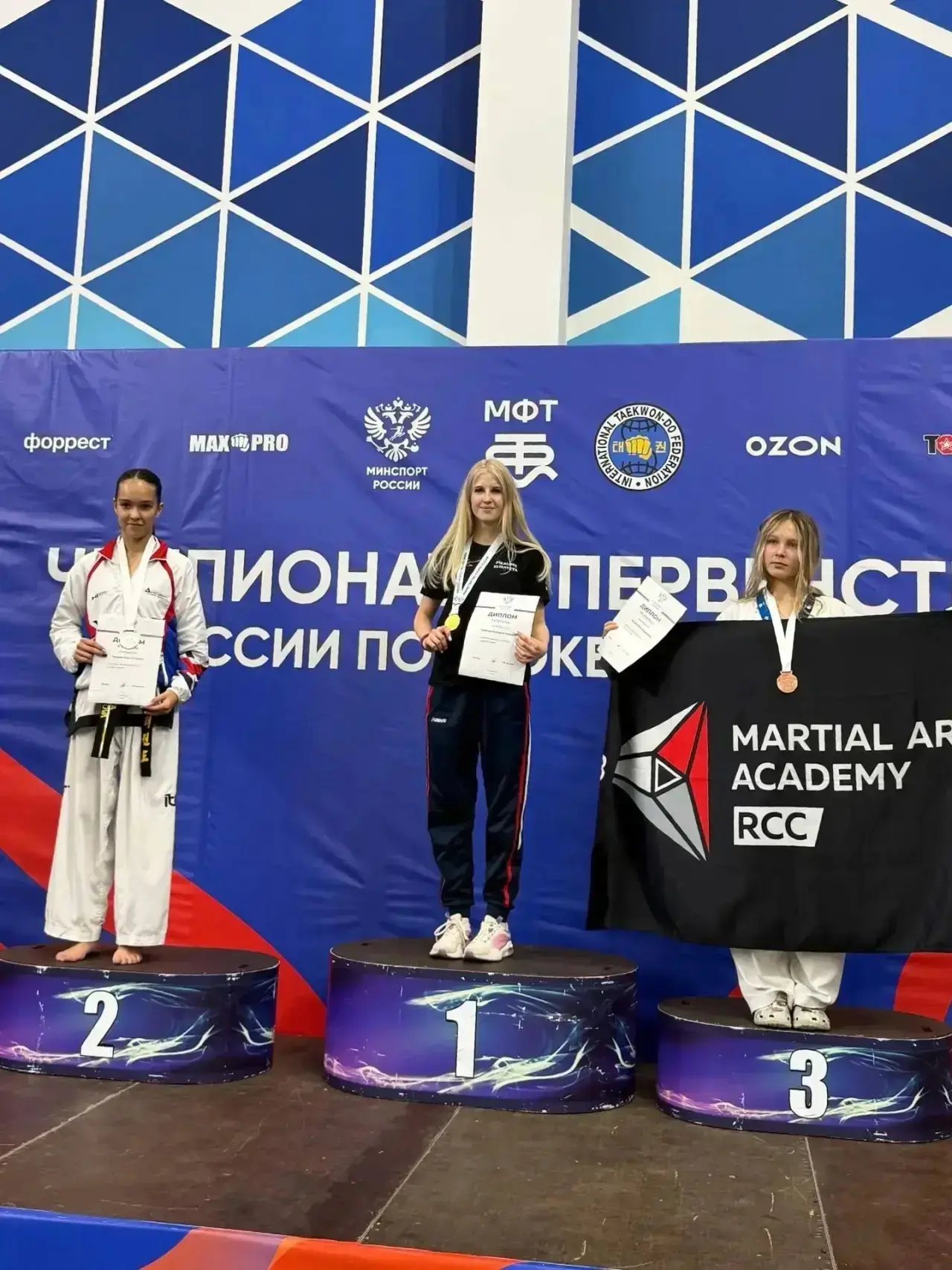 Наша спортсменка из 10-А Чупрова Злата завоевала🥈место в чемпионате и первенстве Росси...