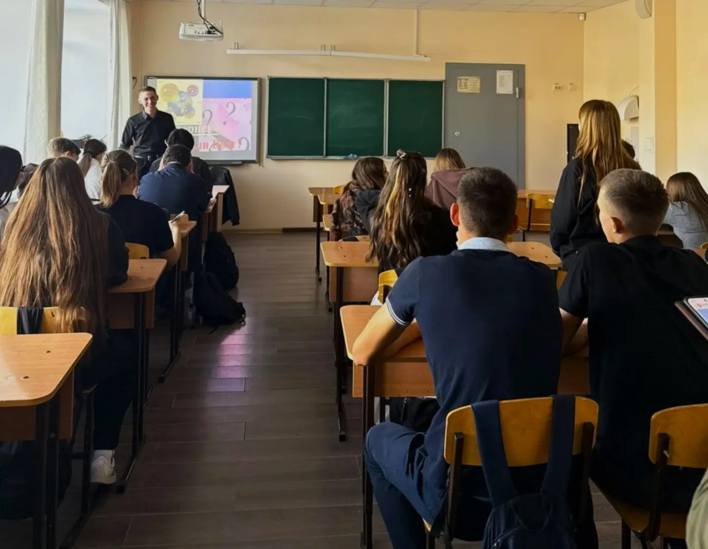🛡️ ИНТЕРНЕТ: ДРУГ ИЛИ ВРАГ? РАЗБИРАЛИСЬ С 9 КЛАССОМ