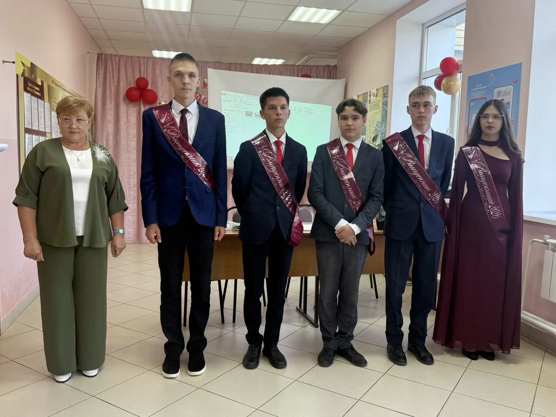 🗓️ Сегодня в нашей школе прошёл выпускной для 11 класса — трогательный, волнительный и по‑настоящем