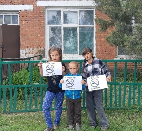 В рамках Всемирного дня без табака работник культуры Репьёвского СДК провела акцию «Мы ...