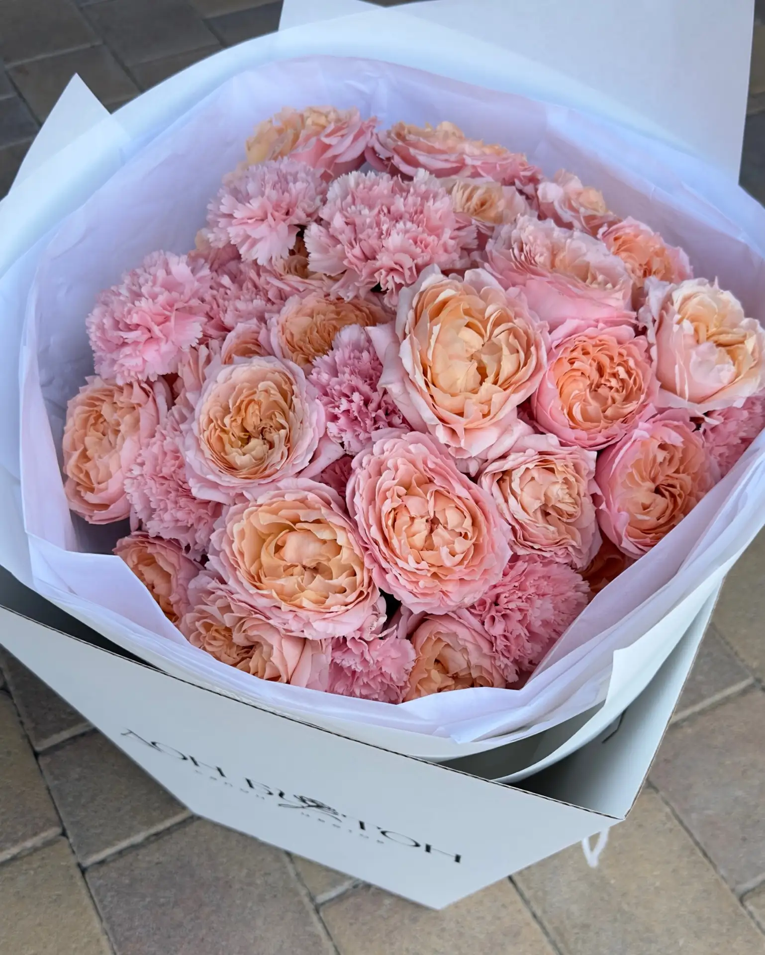Дуо букет из кустовой розы Джульетта и диантусов 🌸