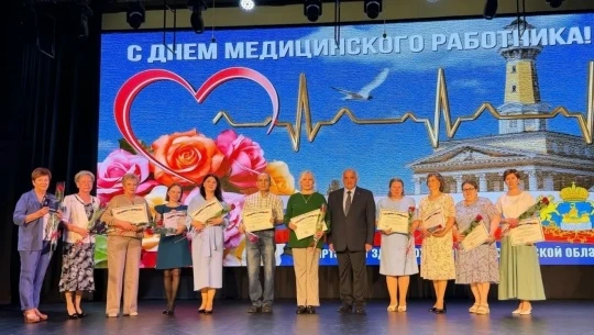 Добрый день, дорогие земляки!

Поздравляю врачей, фельдшеров, медицинских сестёр, санитарок с наступ
