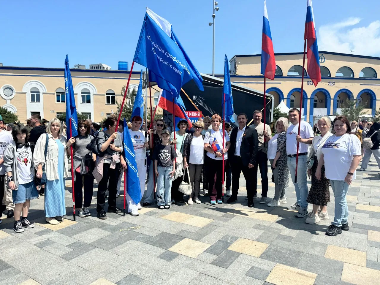 Профсоюзы Приморья поздравляют всех работников, профактивистов и ветеранов производства с главным го