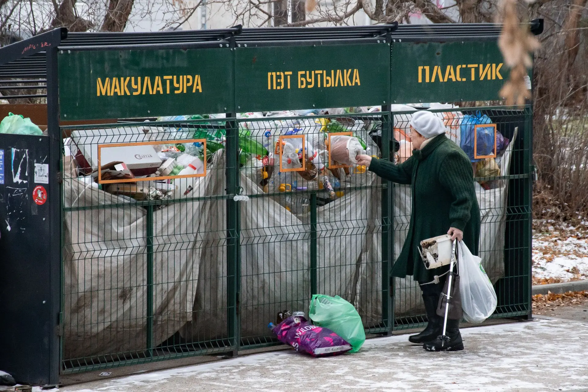 Платить людям деньги за сдачу макулатуры и пластика предложили в Госдуме