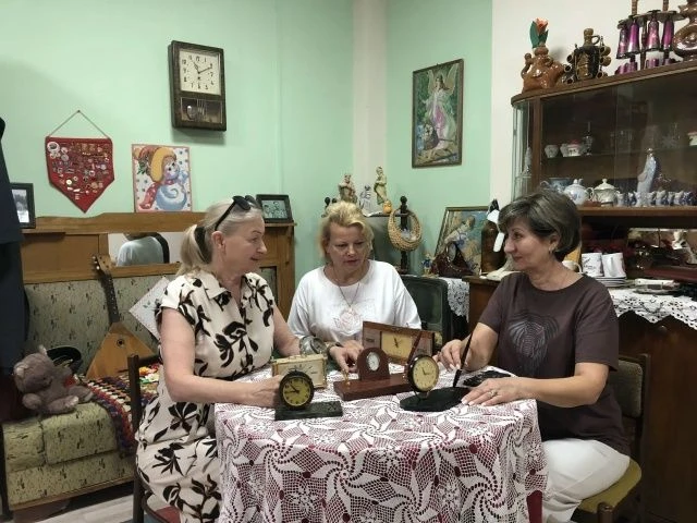 В рамках клуба «Мой край» в отделе краеведения прошла выставка «Старинные часы еще идут...