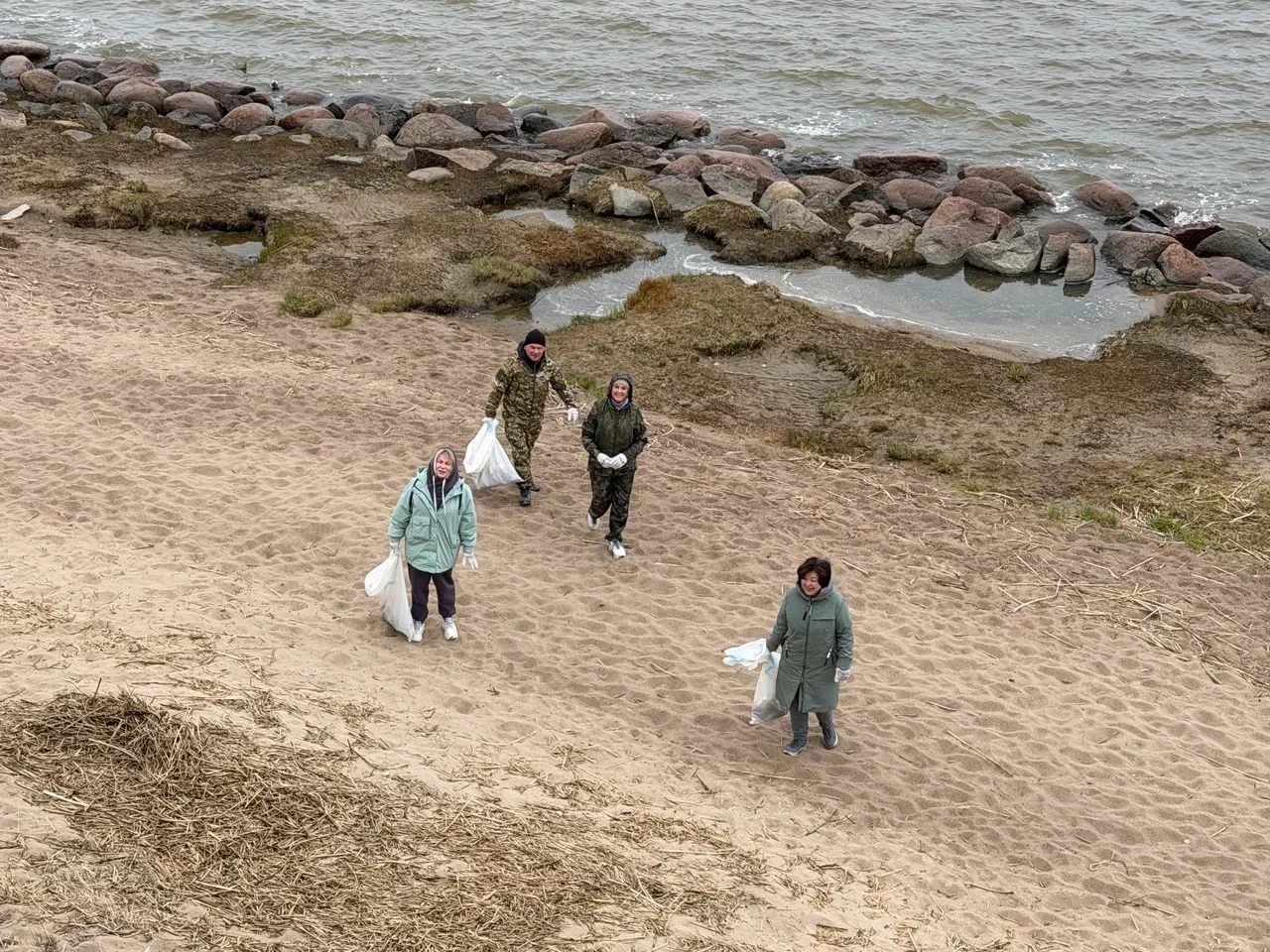 💚 Самый живописный субботник прошёл сегодня у Комитета по природопользованию и подведо...