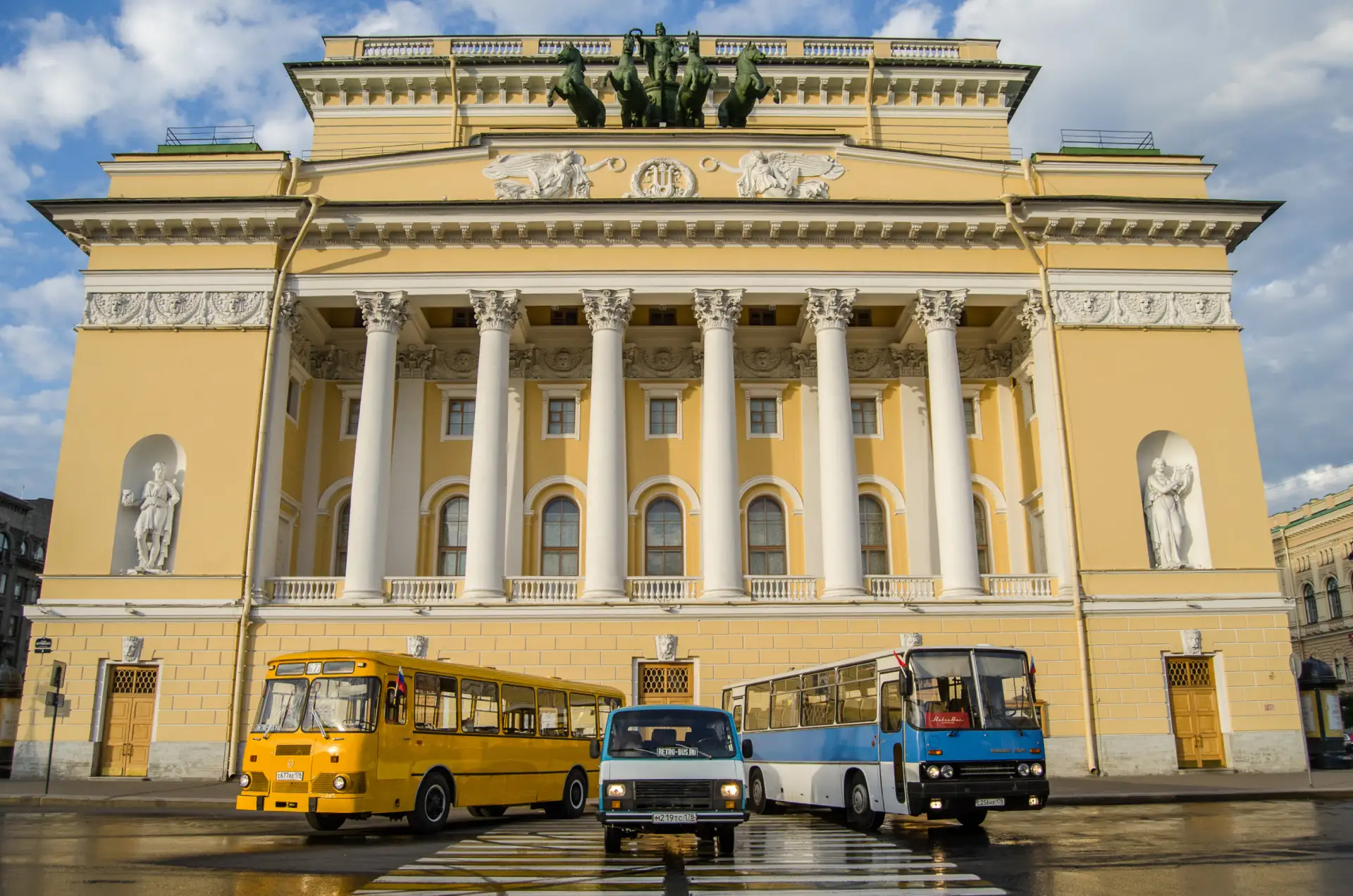🚌 Петербург отмечает 100-летие регулярного автобусного движения