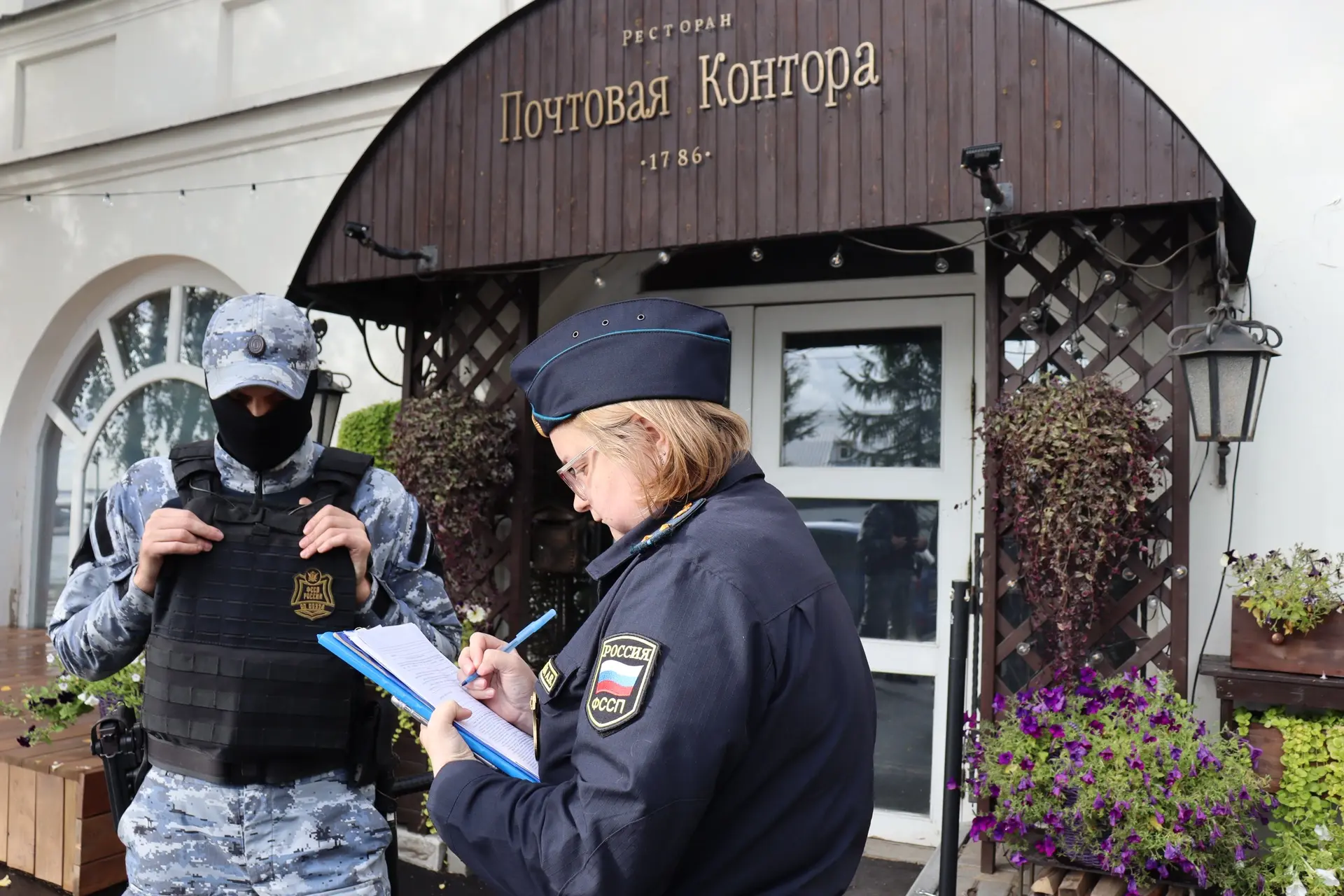 Сегодня судебные приставы поставили точку в истории с закрытием ресторана «Почтовая кон...