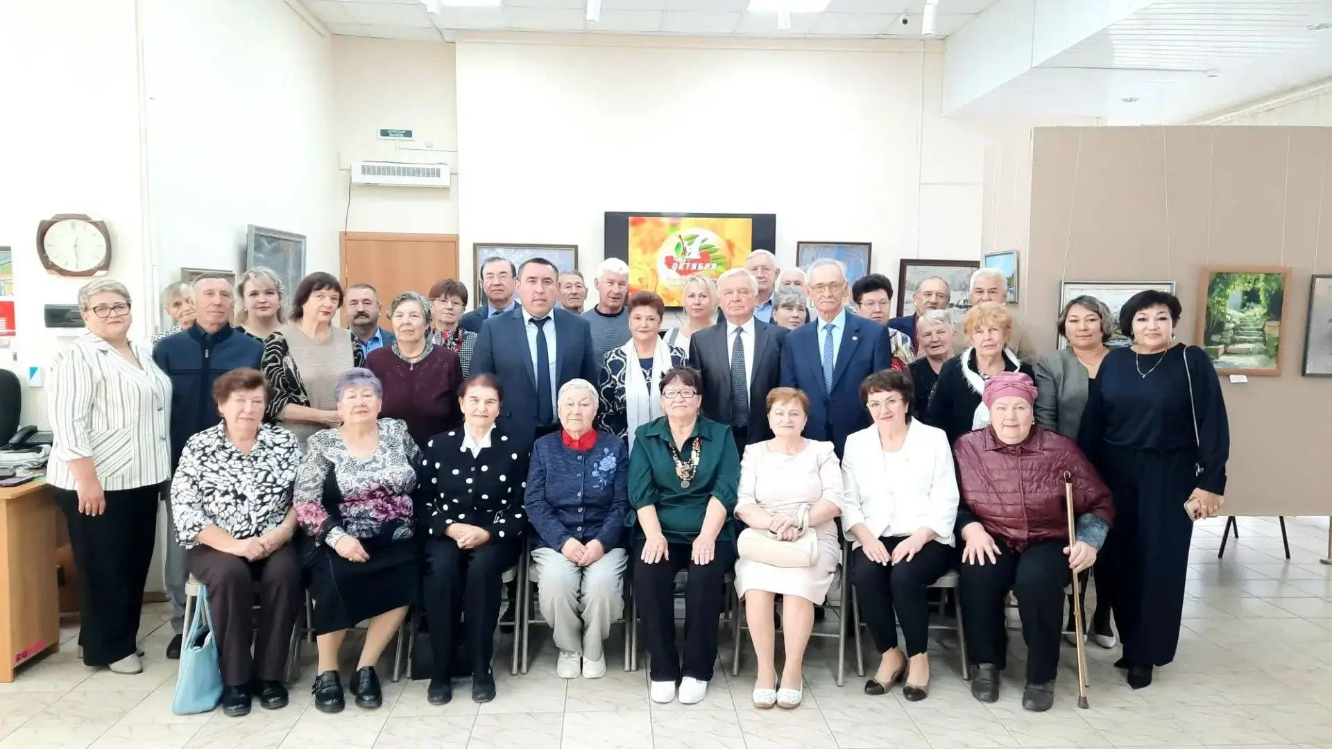 Дорогие наши ветераны, люди старшего поколения! Уважаемые ветераны муниципальной службы...