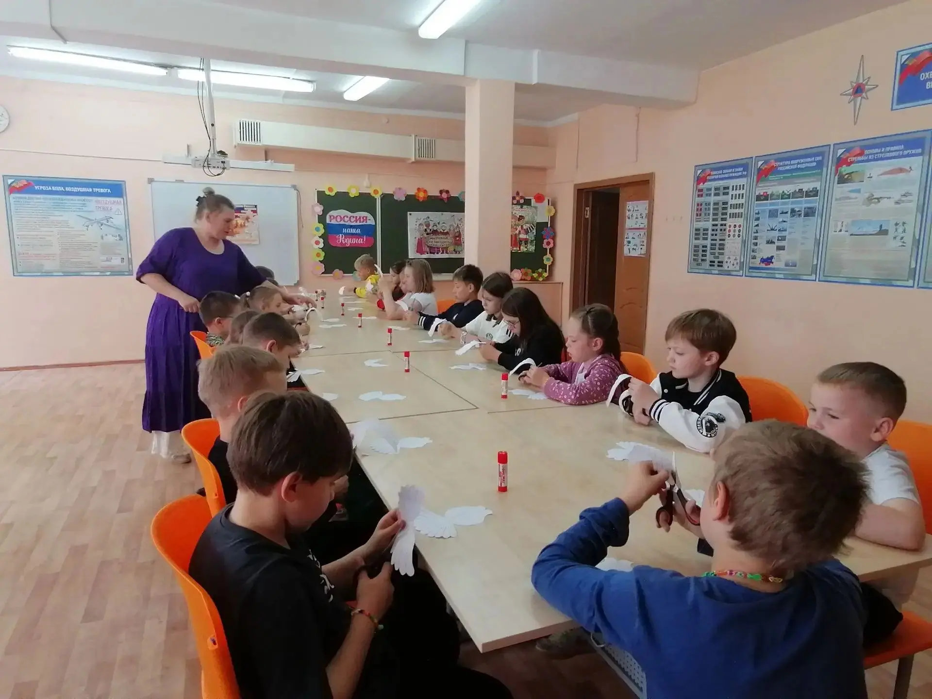 🕊️ Детские голуби мира: творчество для мира!

В пришкольном лагере прошёл творческий мастер-класс! 