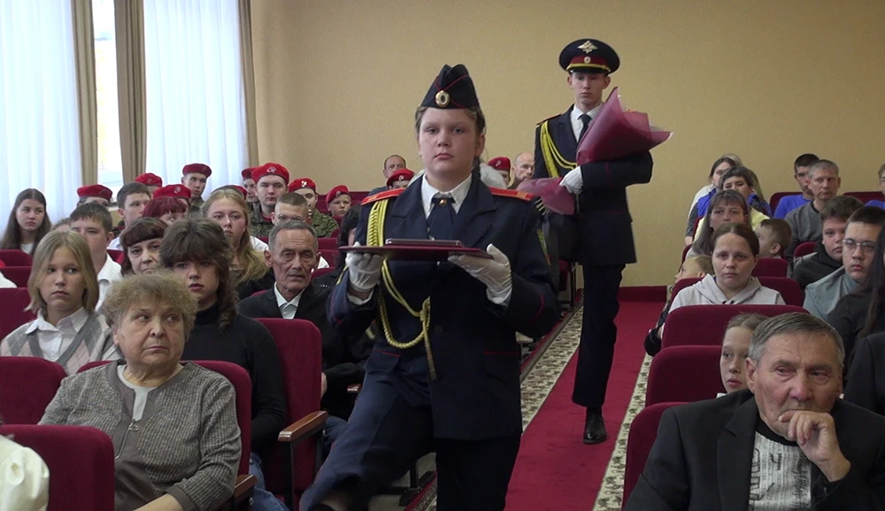 Вечная память землякам: в Тавде передали награды семьям погибших героев