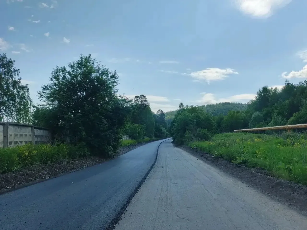 🚜В городе Трехгорный ведутся работы по ремонту асфальтобетонного покрытия на улице Заречная. Ремонт