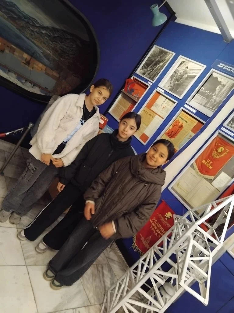 Завершение учебного года с экскурсией: ученики 5 «В» и 6 «Е» познакомились с историей Красноярской Г