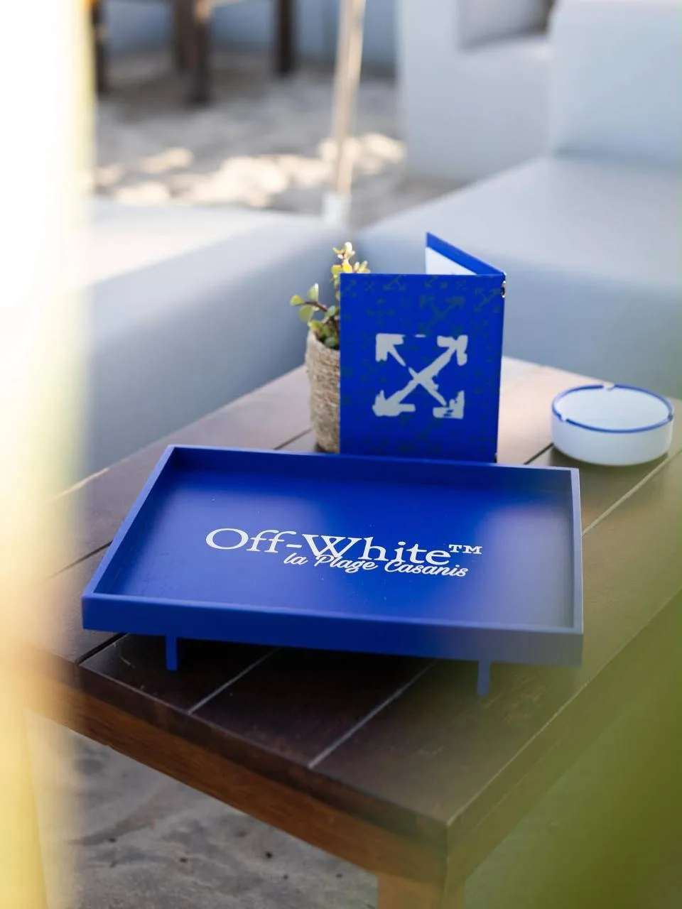 Официально летний сезон Off-White™ начинается с пляжа La Plage Casanis