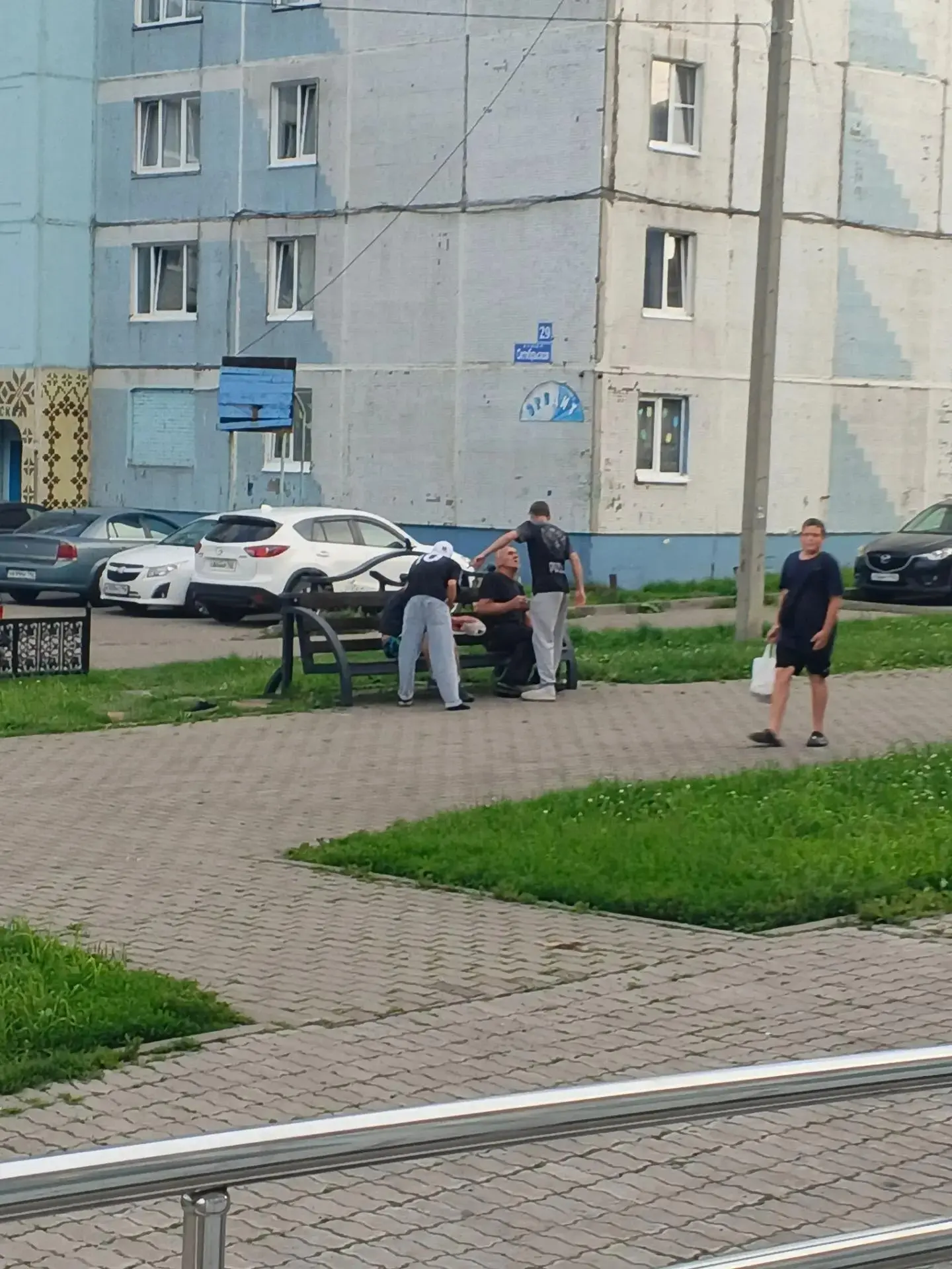 На проспекте шахтёров жёстко избили мужчину. Что за подростки пошли?...

📩 Предложить новость
👉 Вс