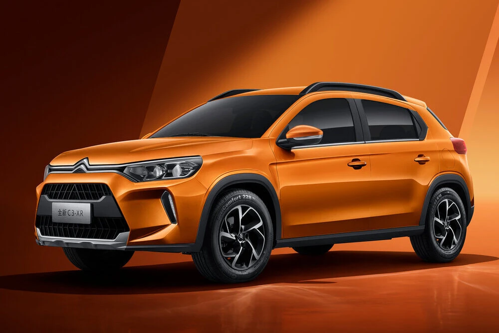 В Белоруссии начали сборку Citroen C3-XR. Это такой "субкомпактный кросс-хэтчбэк", что ...