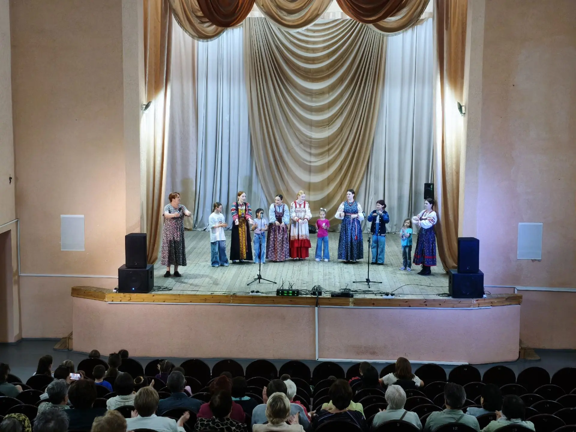 3 июня в районном Доме культуры состоялся настоящий праздник народной песни! Своим выступлением пора