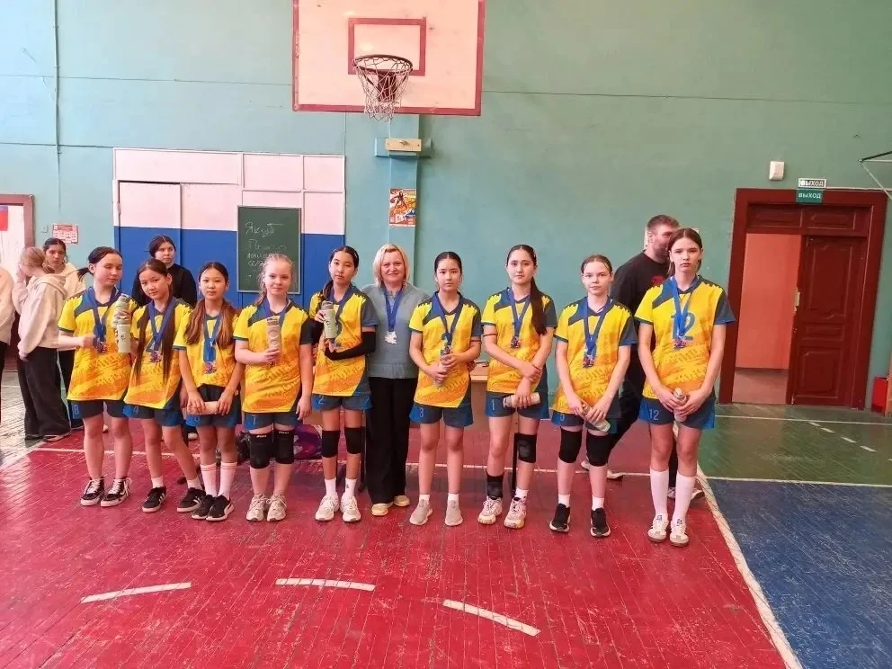 🤾‍♀️Турнир по волейболу   🏐14 марта в нашей школе прошел турнир по волейболу среди школ района приур