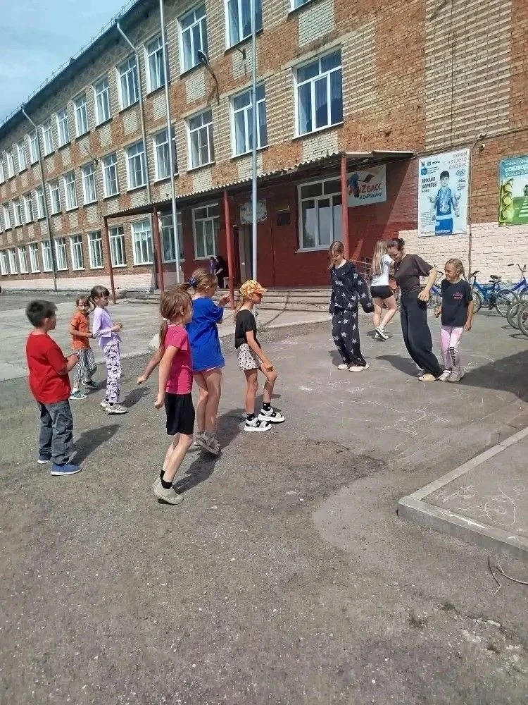 Сегодня в нашем пришкольном лагере с размахом открылась новая смена — и день получился ...
