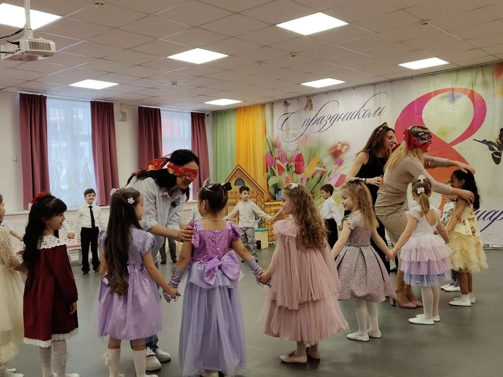 🌞Море улыбок и веселья в начале весны!  ⚘️В преддверии праздника весны и красоты воспитанники старши