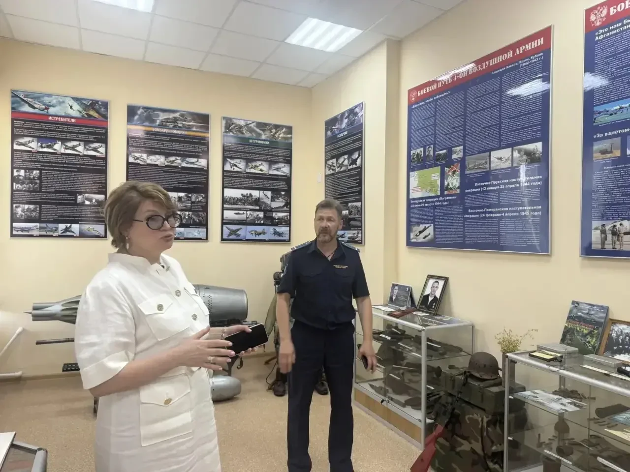 Побывала в Неклиновской школе-интернате с первоначальной лётной подготовкой имени Четвёртой Краснозн