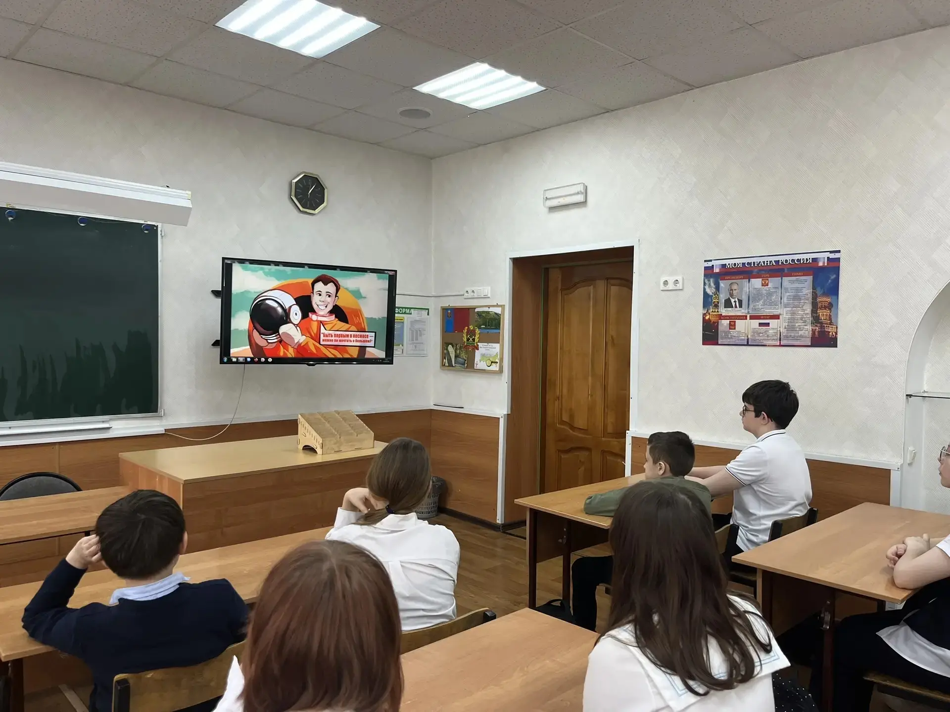 🇷🇺РАЗГОВОРЫ О ВАЖНОМ🇷🇺  🟢12 апреля, вся страна отмечает День космонавтики – праздник, который напоми