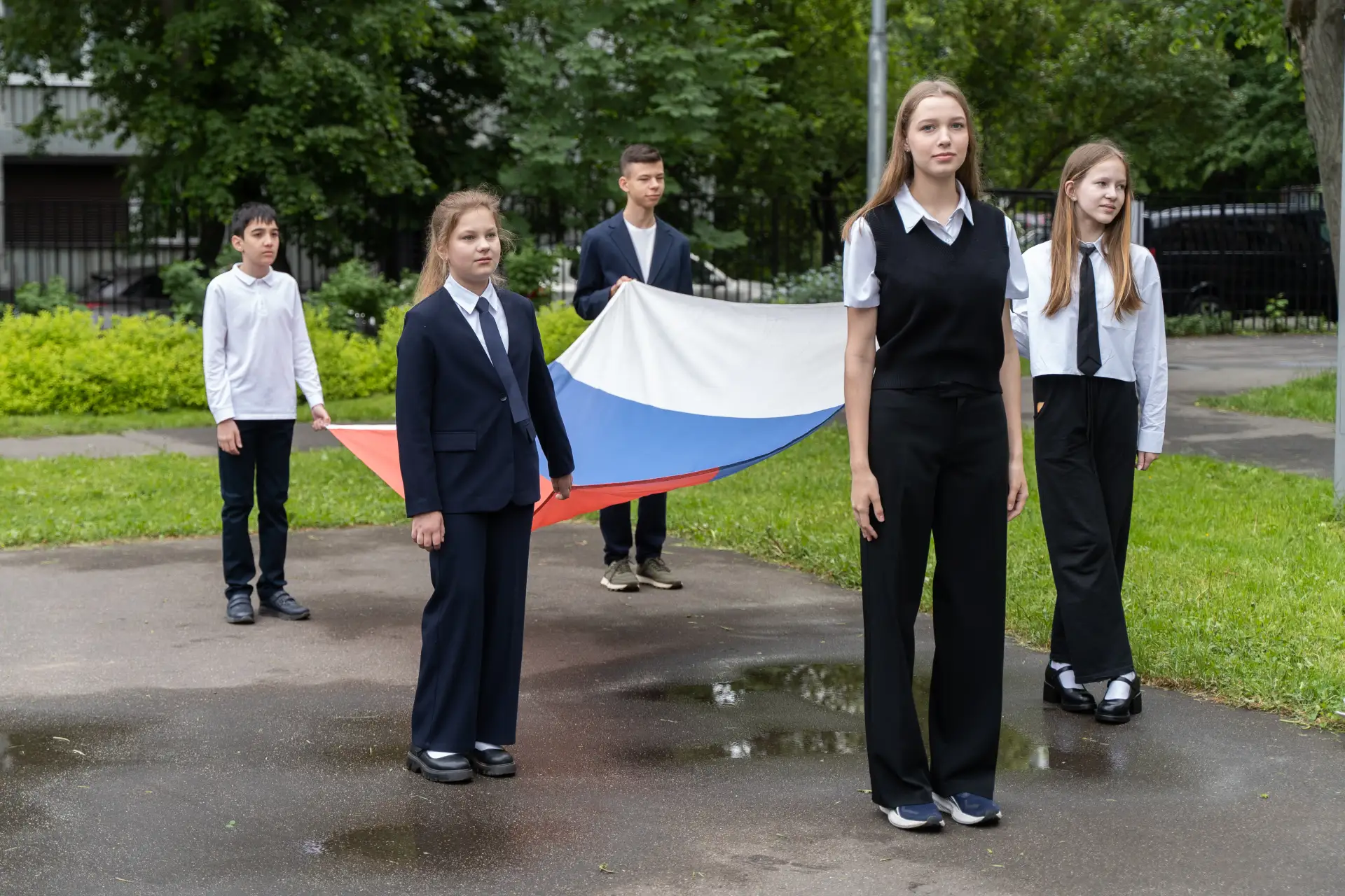 🇷🇺 Финальная церемония поднятия Государственного флага в этом учебном году состоялась!   Вот и проле