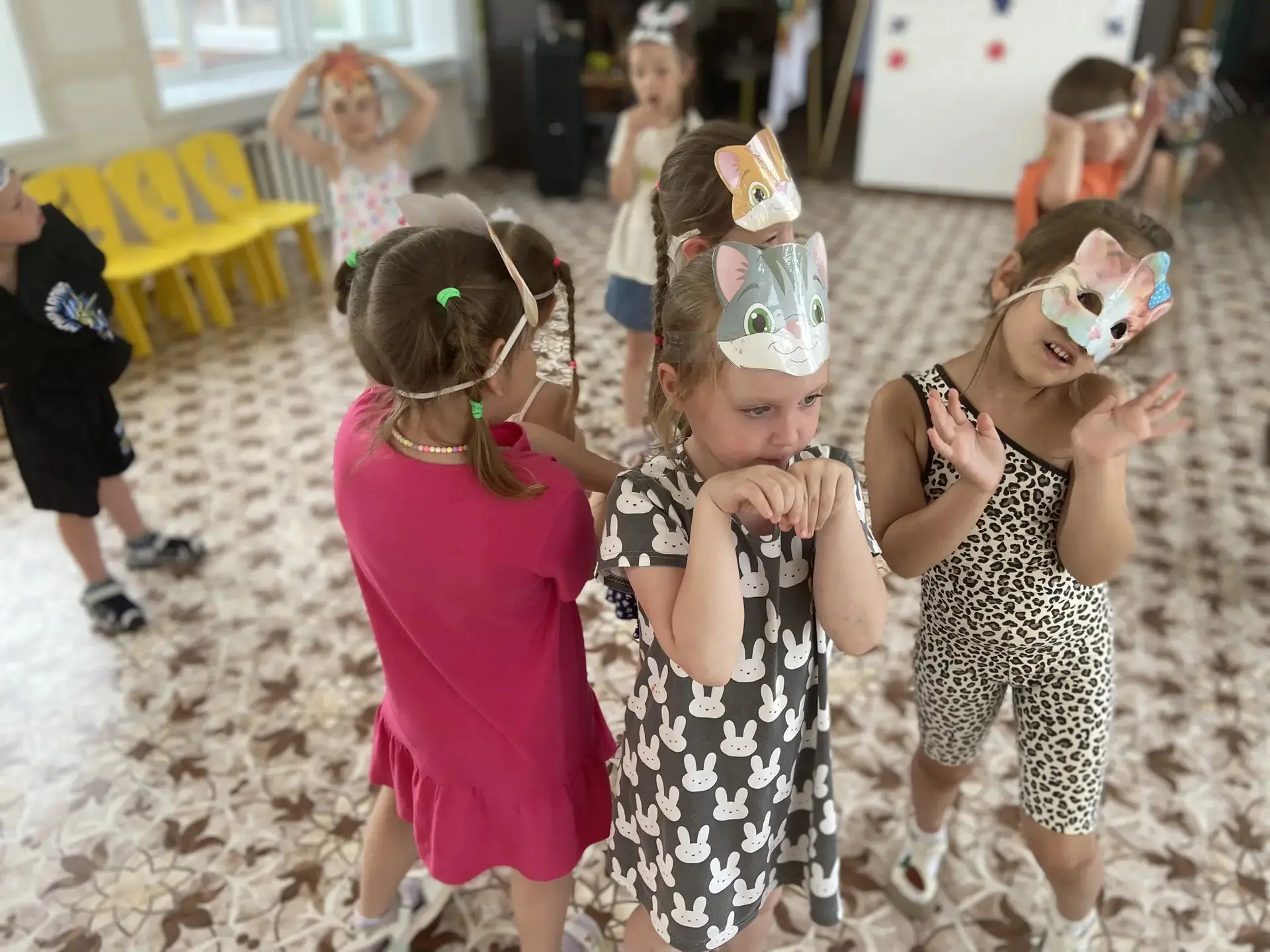 Сегодня в нашей группе прошёл увлекательный «День зверей» 🦊🐺🐮. Ребята не просто играли, а стали н