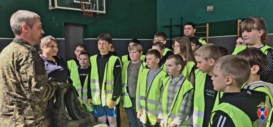 🚌В Чонгарской школе сотрудники Госавтоинспекции провели занятие на базе мобильного комплекса «Лабора