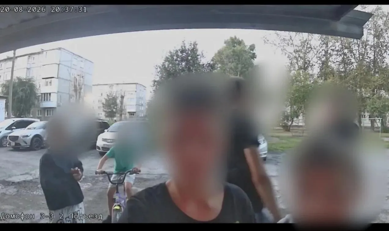 Подростки обносят велосипеды, оставленные в подъездах