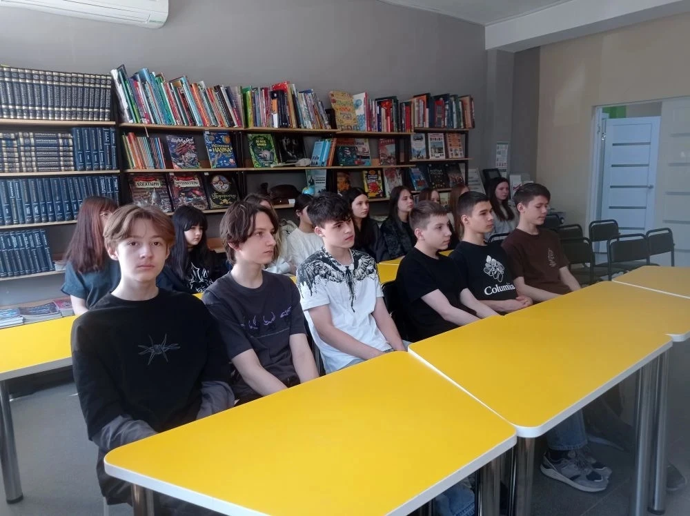 28 апреля обучающиеся 8Б, 8В и 8ж  классов посетили библиотеку им. Б. Машука. Они стали участниками 