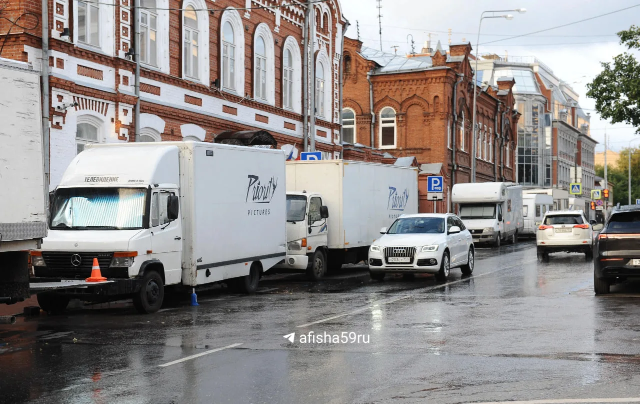 В центре Перми уже месяц снимают детективный сериал 

Главные роли в проекте «По следу огня» (16+) и