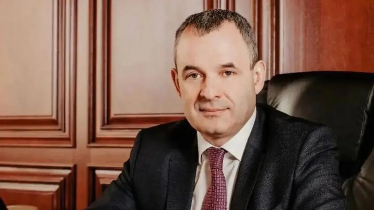 🧑‍⚖️ Бывший глава Василеостровского района избежал уголовной ответственности за взятку в 5,6 миллион