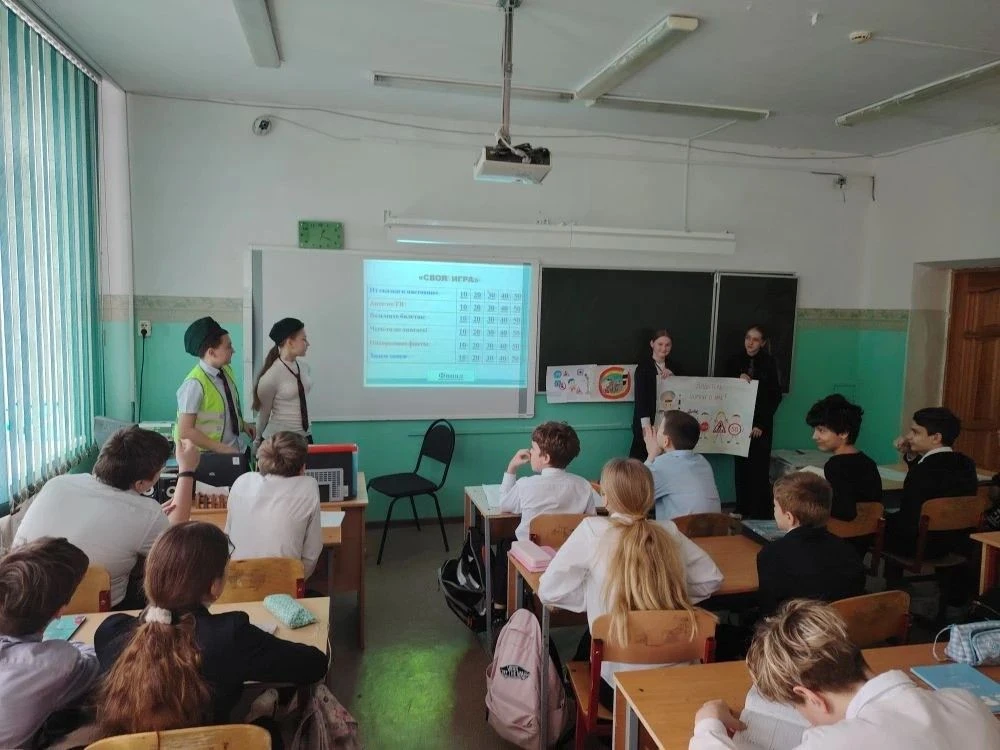 "Азбука дорог": Безопасность на первом месте в 6 "В" классе В 6 "В" классе прошел важный классный ча