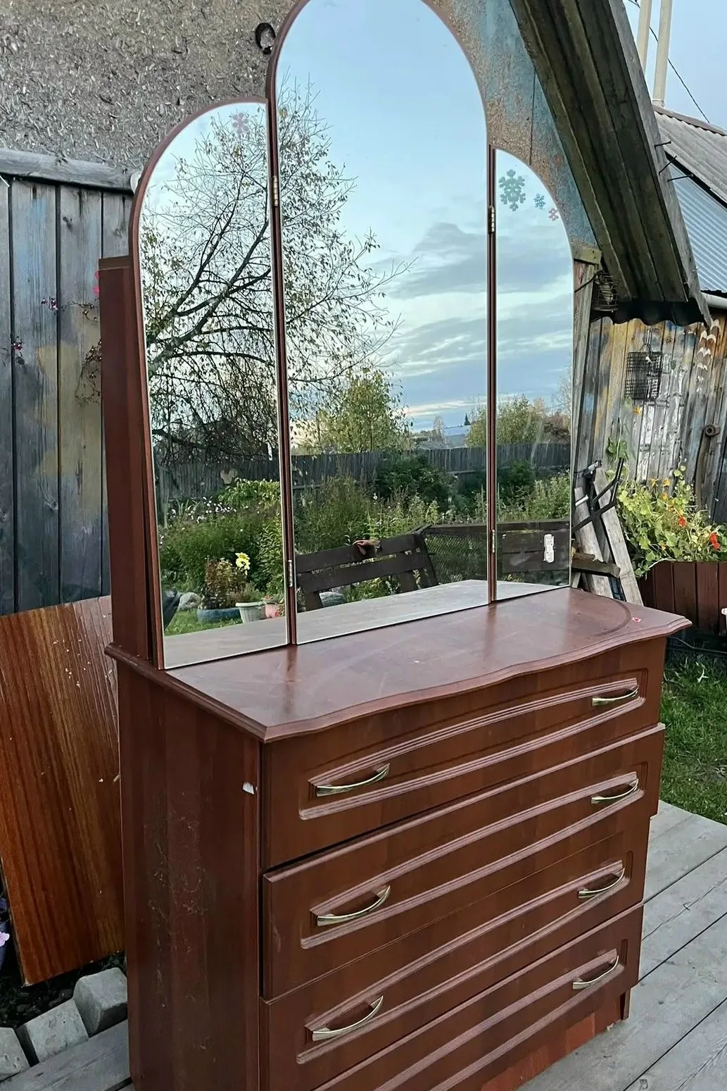 Продам 2 тыс. Самовывоз торг уместен. 89042391312