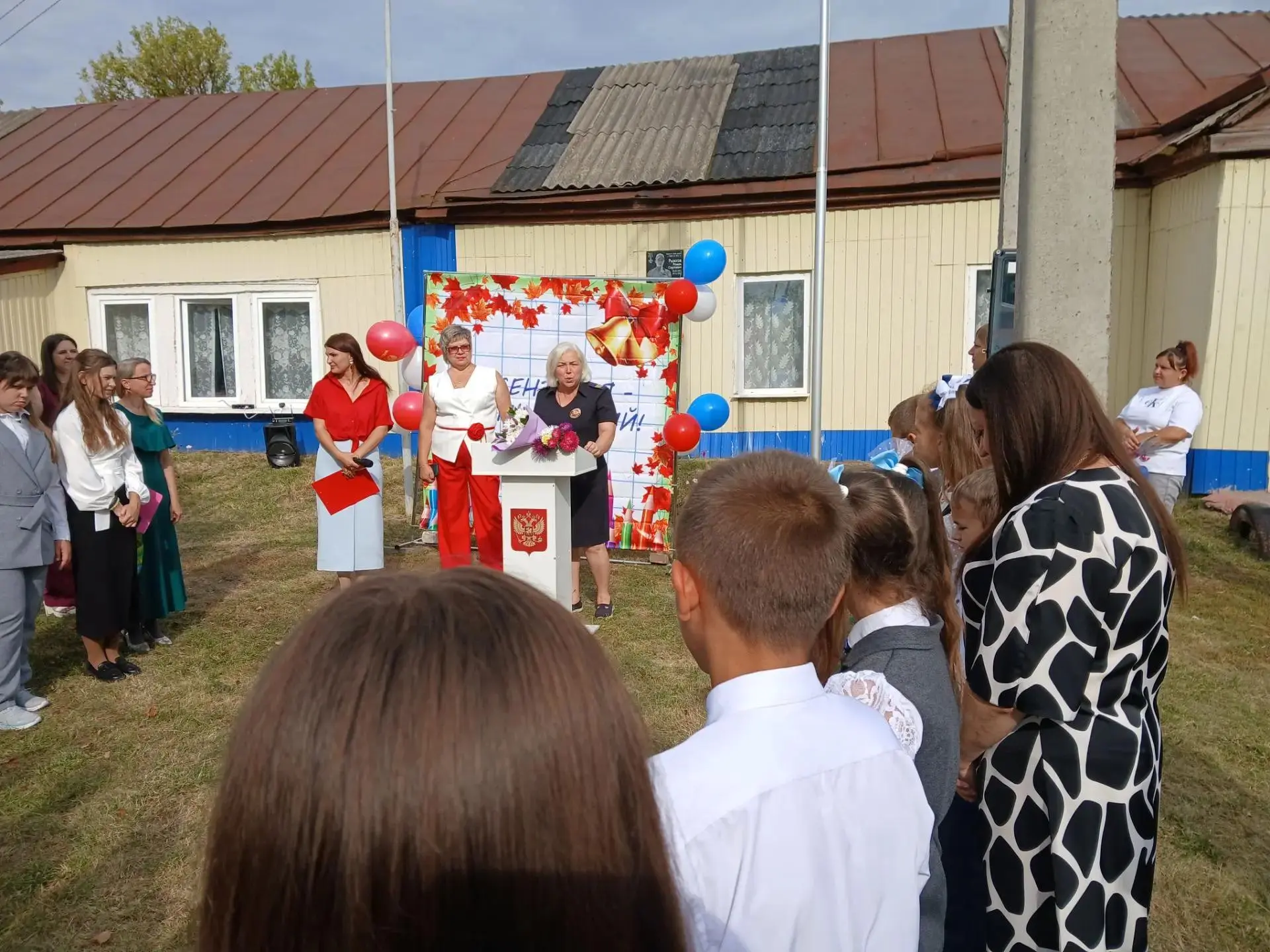 1 сентября — День знаний: пожарные поздравили школьников и напомнили о безопасности