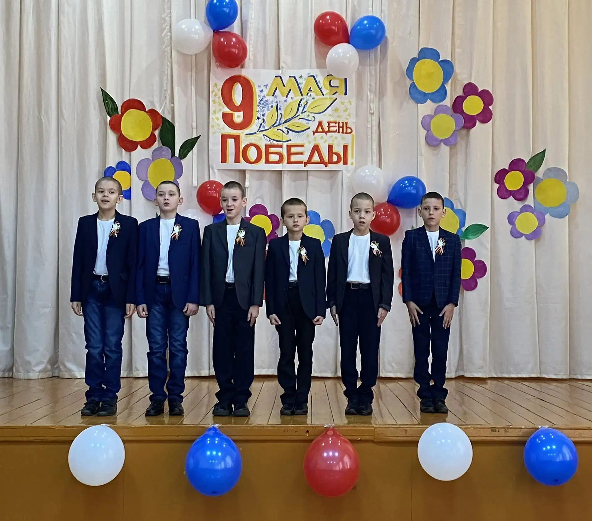 Девятое мая - праздник, объединяющий всех россиян. День Победы наполнен особым смыслом. Подвиг герое