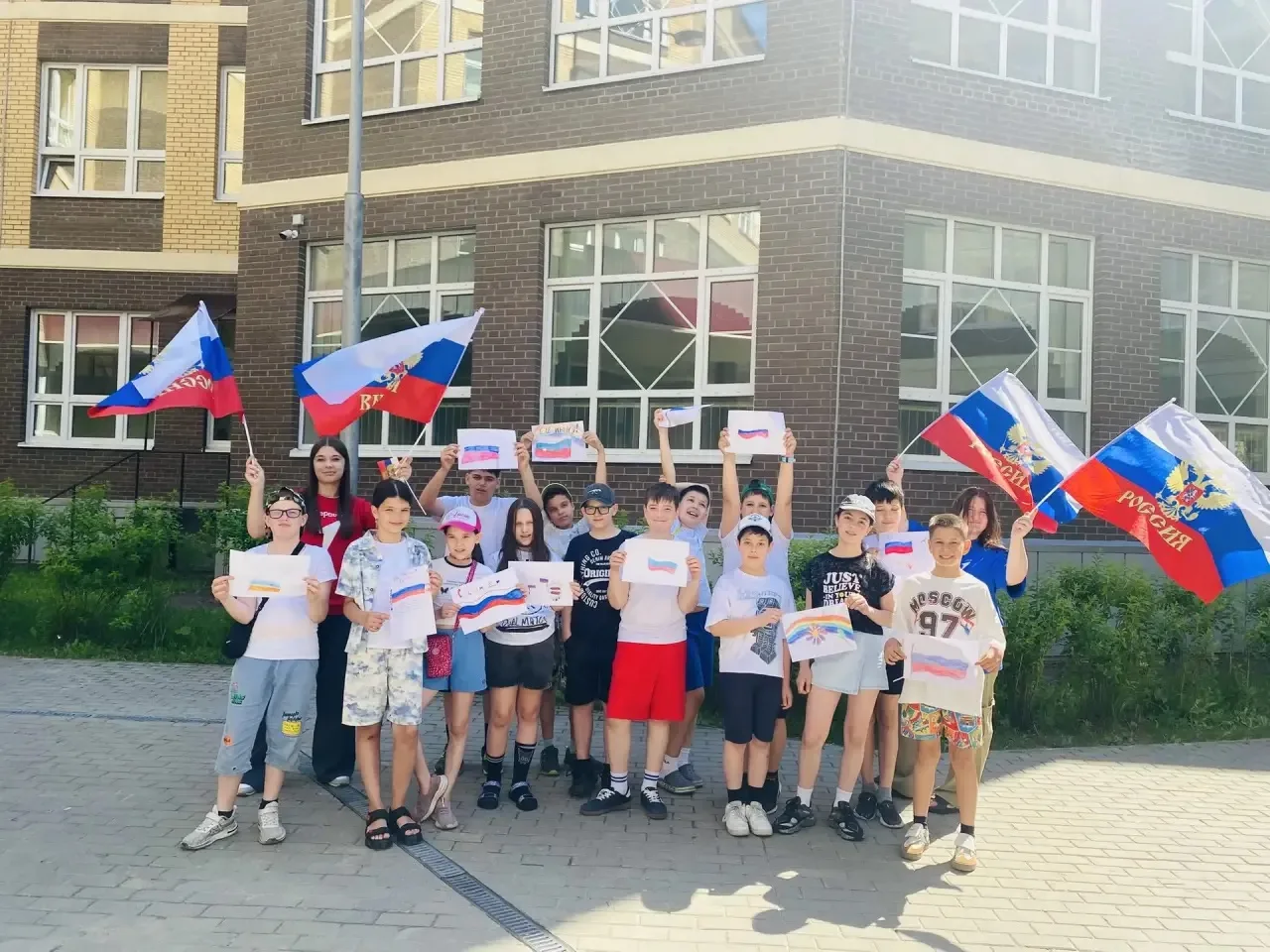 🇷🇺С Днём России! Как прошёл наш патриотический день в лагере

⛱️Сегодняшний день в нашем лагере бы