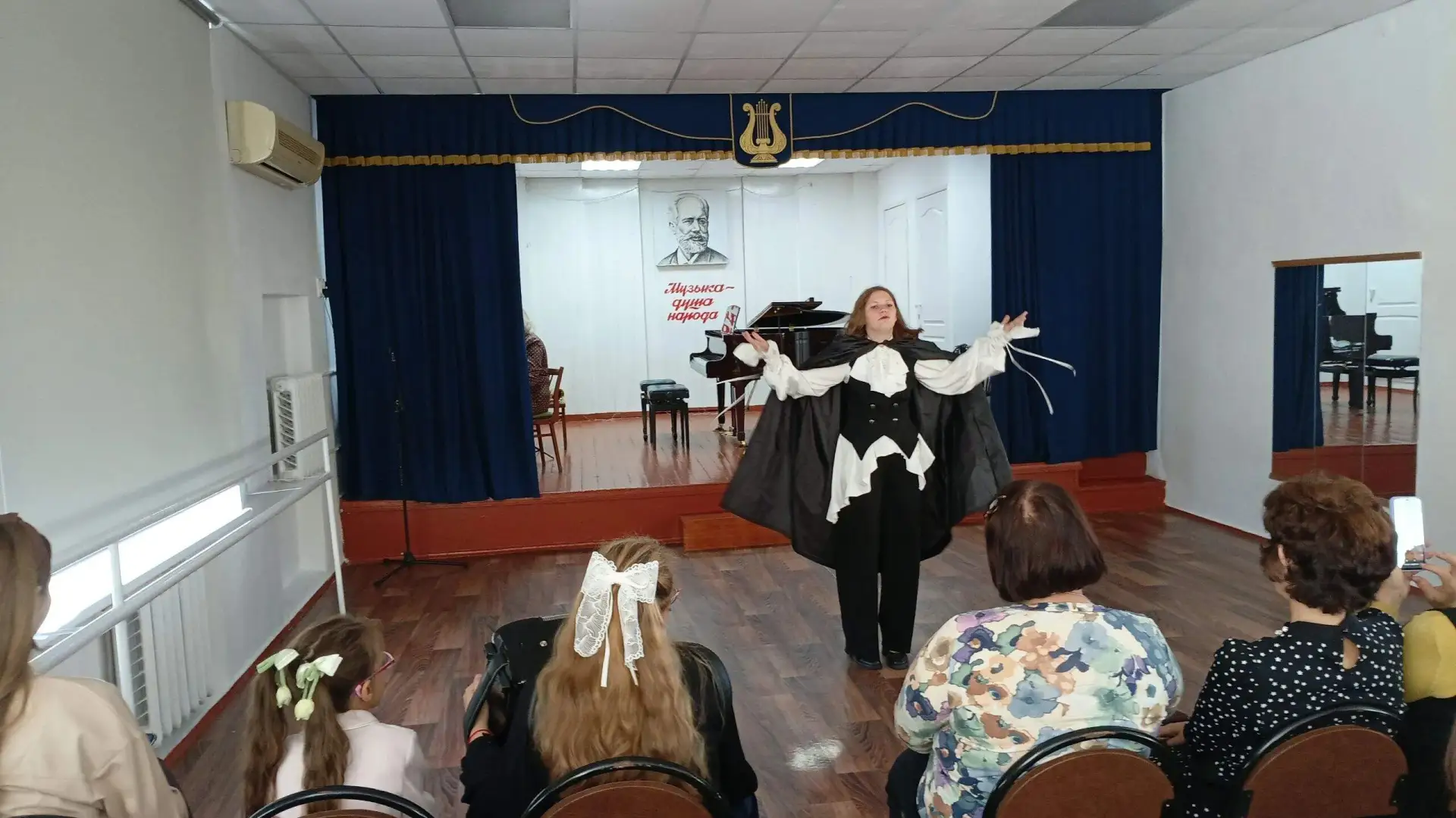 🎭 Воспитанники объединения «Театр на подушках» приняли участие в праздновании Дня Музы...