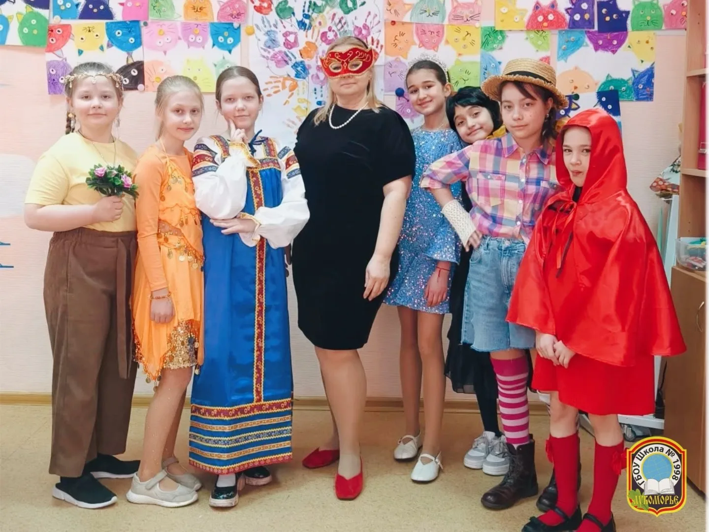🎭 Цветная театральная пятница  В школе прошла «Цветная театральная пятница» 🎨  Ученики проявили креа